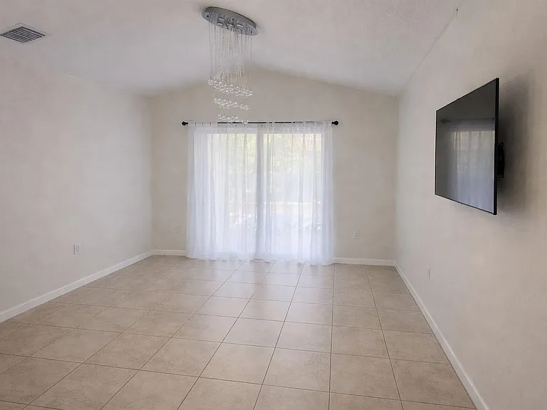 6115 N Albany Ave — Photo 4