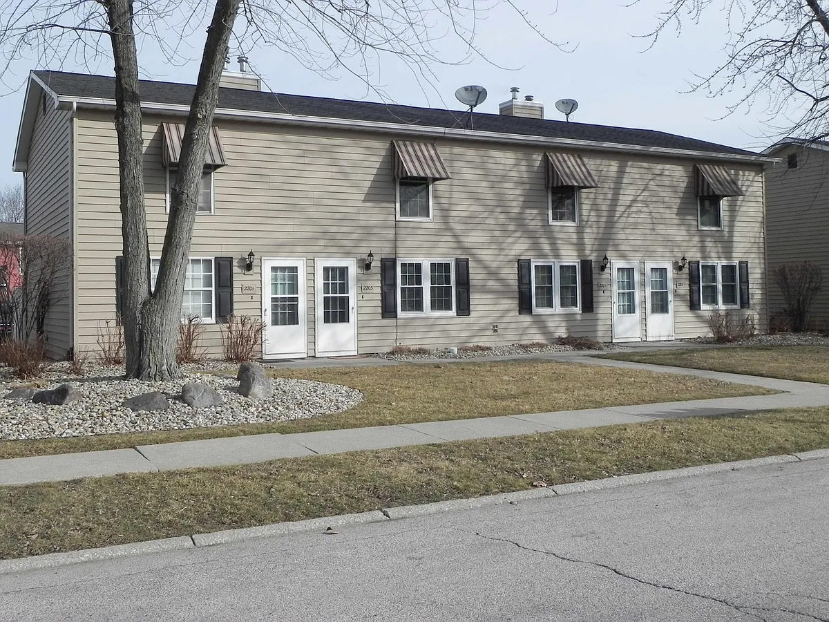 Building Photo - 2205 Yorktowne Dr