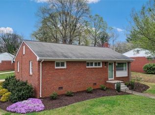 1130 S Woodleigh Cir, Reidsville, NC 27320