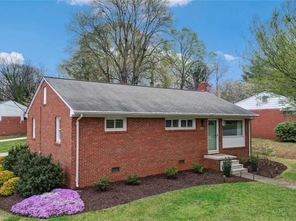 1130 S Woodleigh Cir, Reidsville, NC 27320
