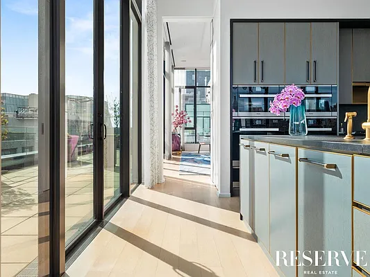 Rented by Reserve | media 9