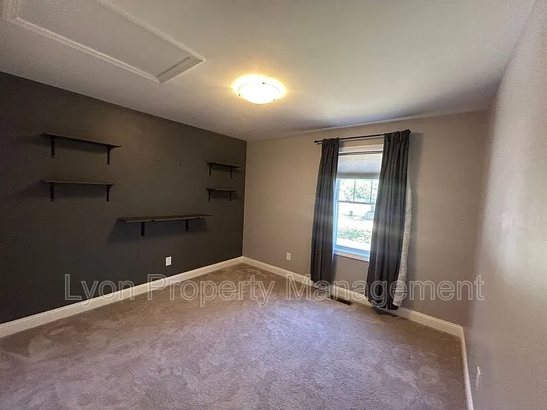 115 Coburn St — Photo 6