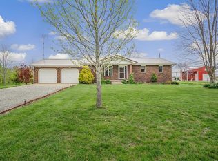 582 S 3rd St, Radom, IL 62876