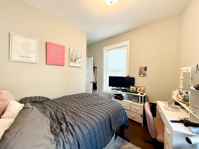 737 W Oakdale Ave #1W — Photo 6