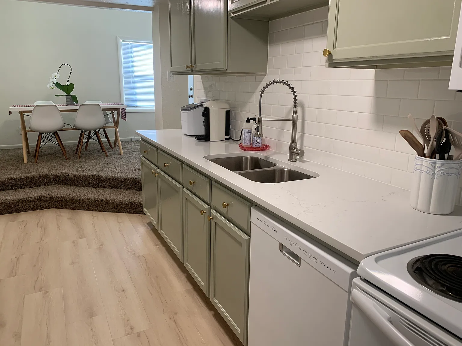2 bed, 860 sqft, $1,650 — Photo 4