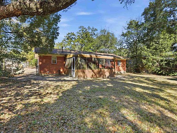 3rd image of 1401 John Carroll Rd