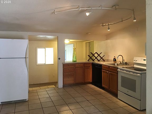 4th image of 780 SE 13th Ave