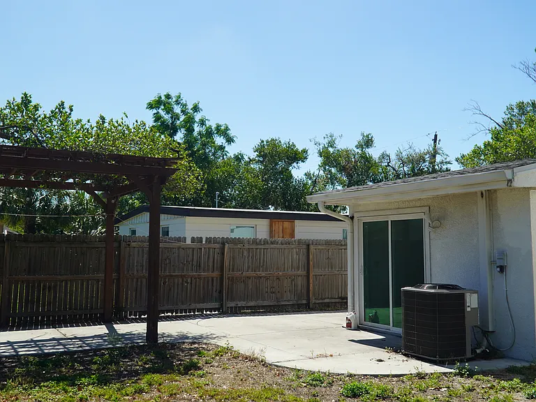 4111 W Montgomery Ter — Photo 5