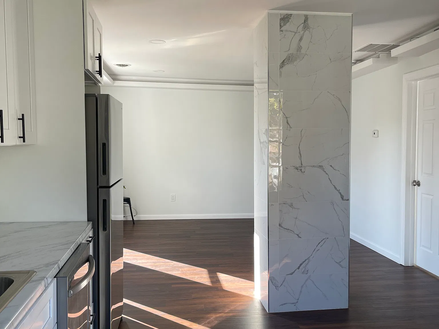 2 bed, 922 sqft, $1,600 — Photo 3