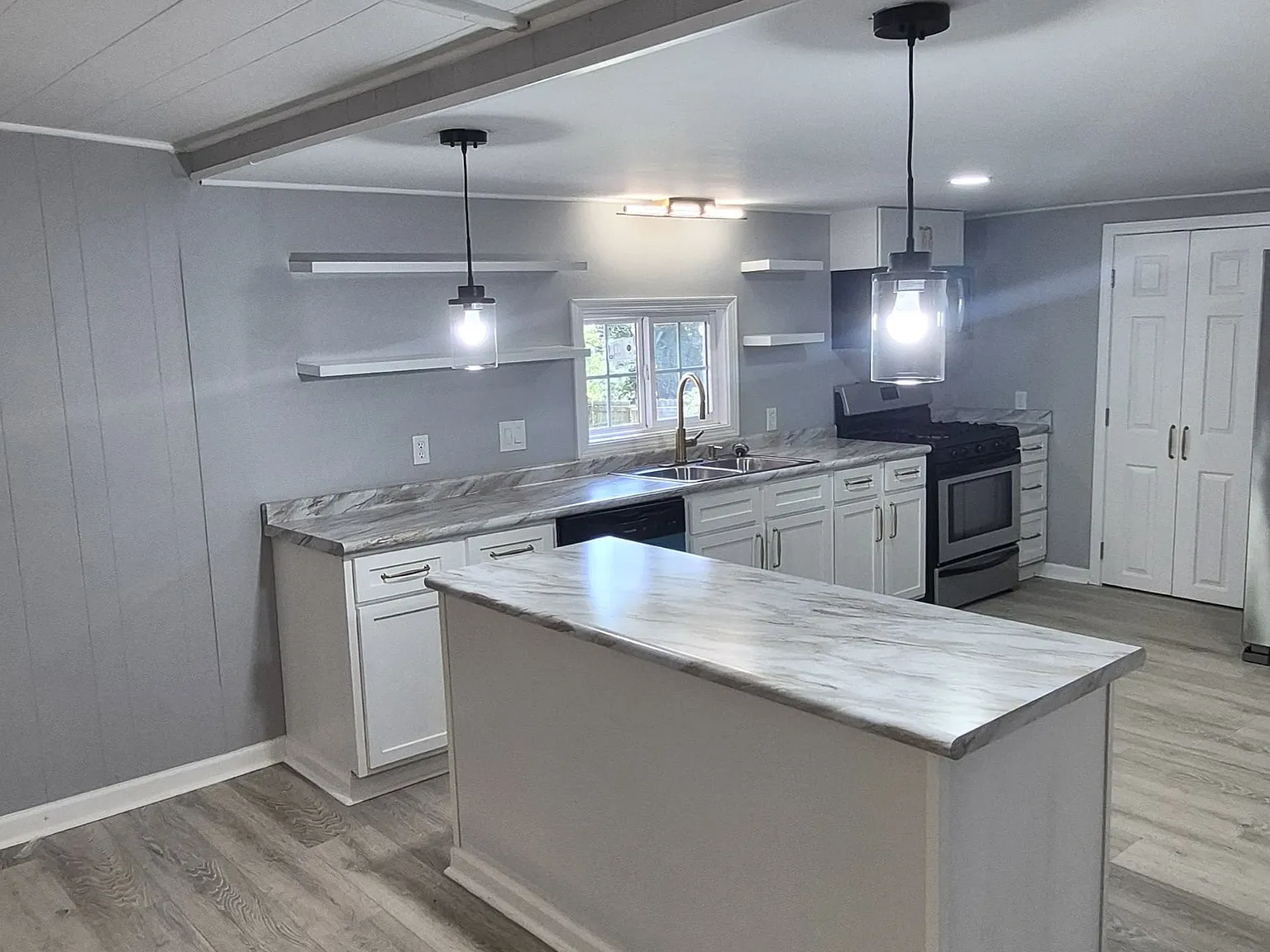 3 bed, 1500 sqft, $1,350 — Photo 1