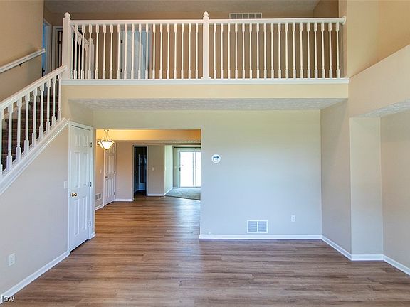5th image of 60 High Point Dr Unit 13