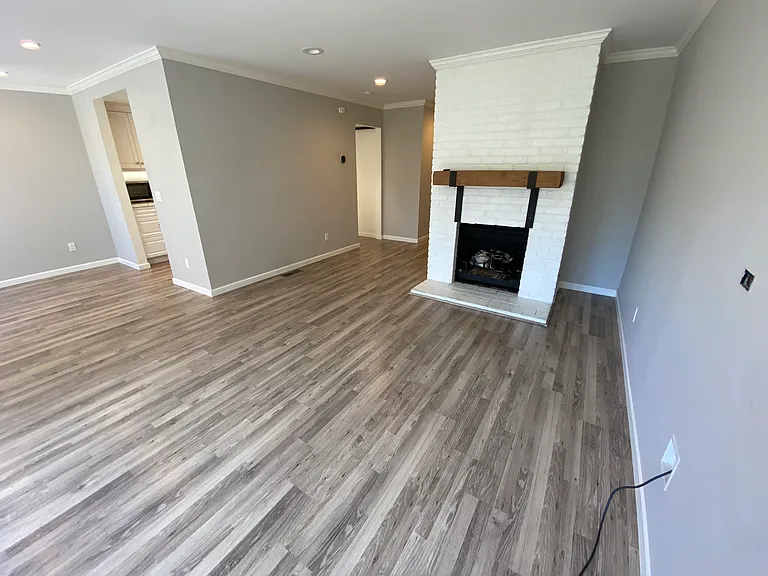 1016 Poplar Dr — Photo 3