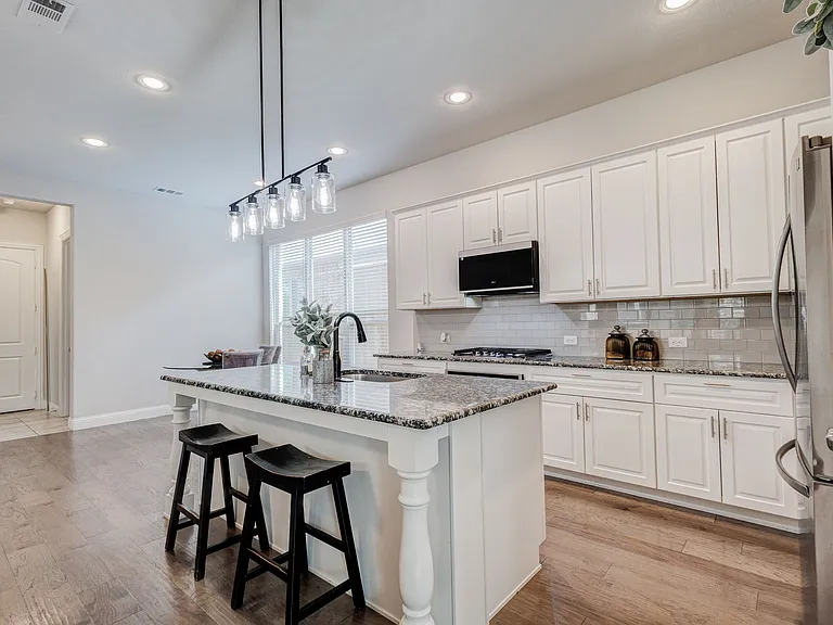 4248 Del Rey Ave — Photo 6