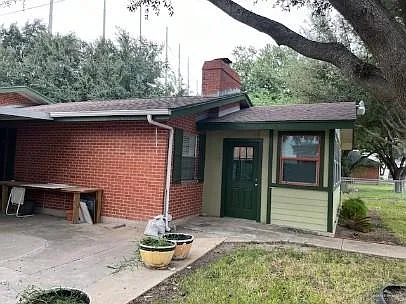 1 bed, 1.0 bath, 1924 sqft, $875 — Photo 2