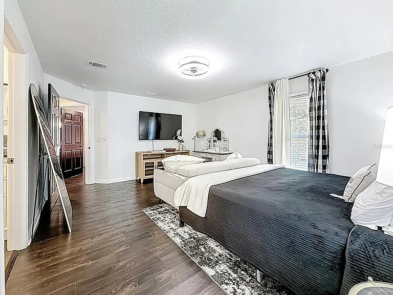 902 W Baker St — Photo 11
