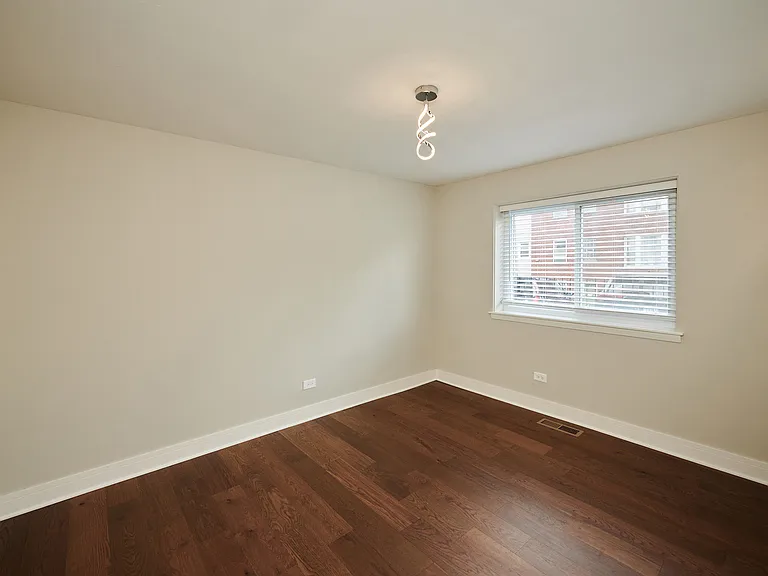 7074 N Ridge Blvd #1E — Photo 17