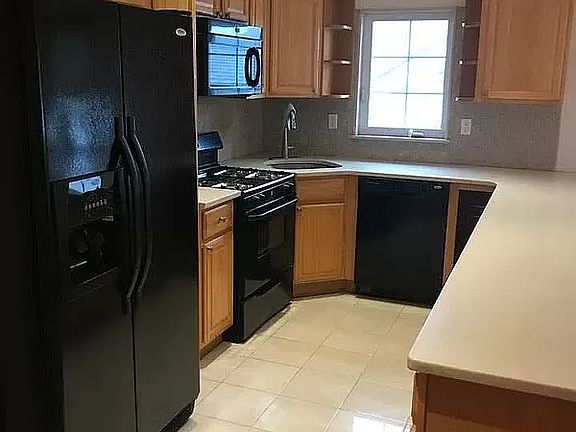 4th image of 53-11 193rd St Floor 2