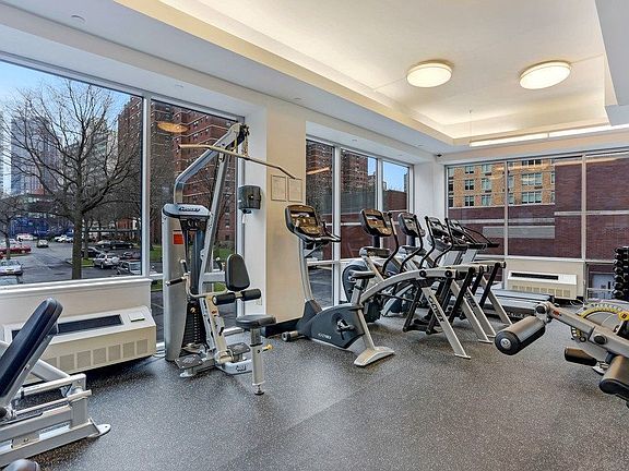 3rd image of 218 Myrtle Ave APT 6C