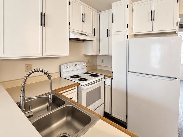 15135 Burbank Blvd APT 105