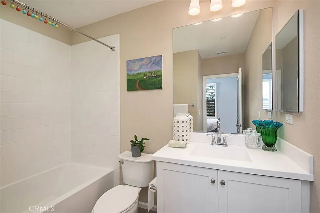 2 bed, 2.5 bath, 1501 sqft, $4,500 — Photo 4
