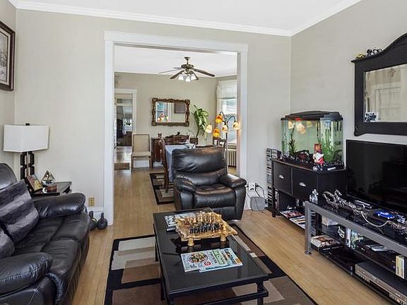3rd image of 3109 Clarence Ave #1