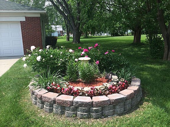 Well manicured landscaping 