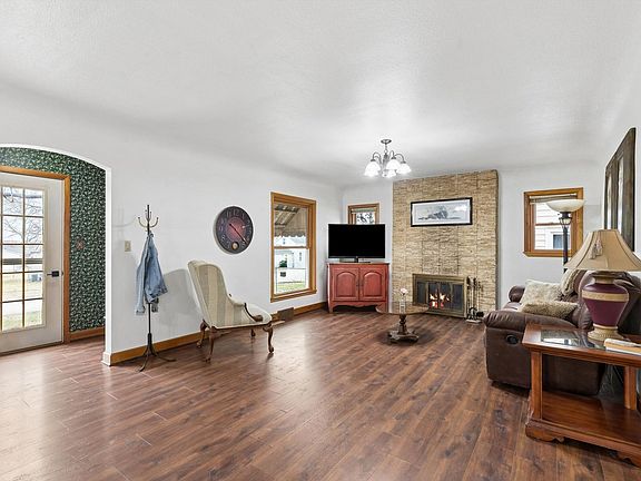 4th image of 208 E Vine St