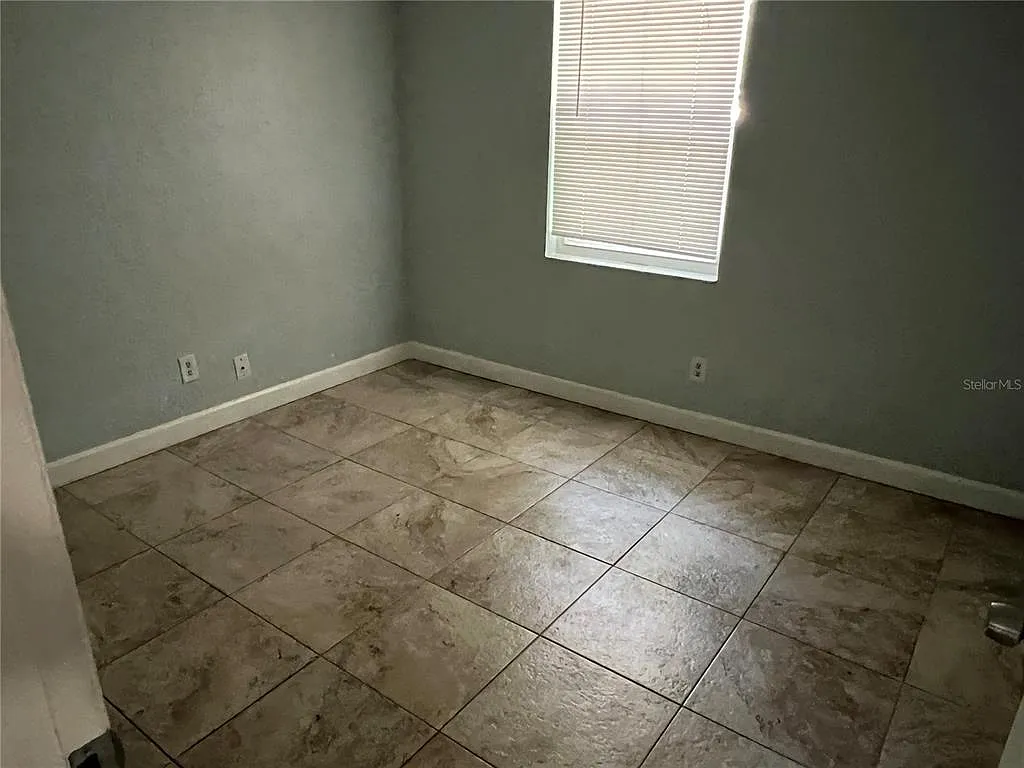 3 bed, 1.0 bath, 850 sqft, $1,900 — Photo 4