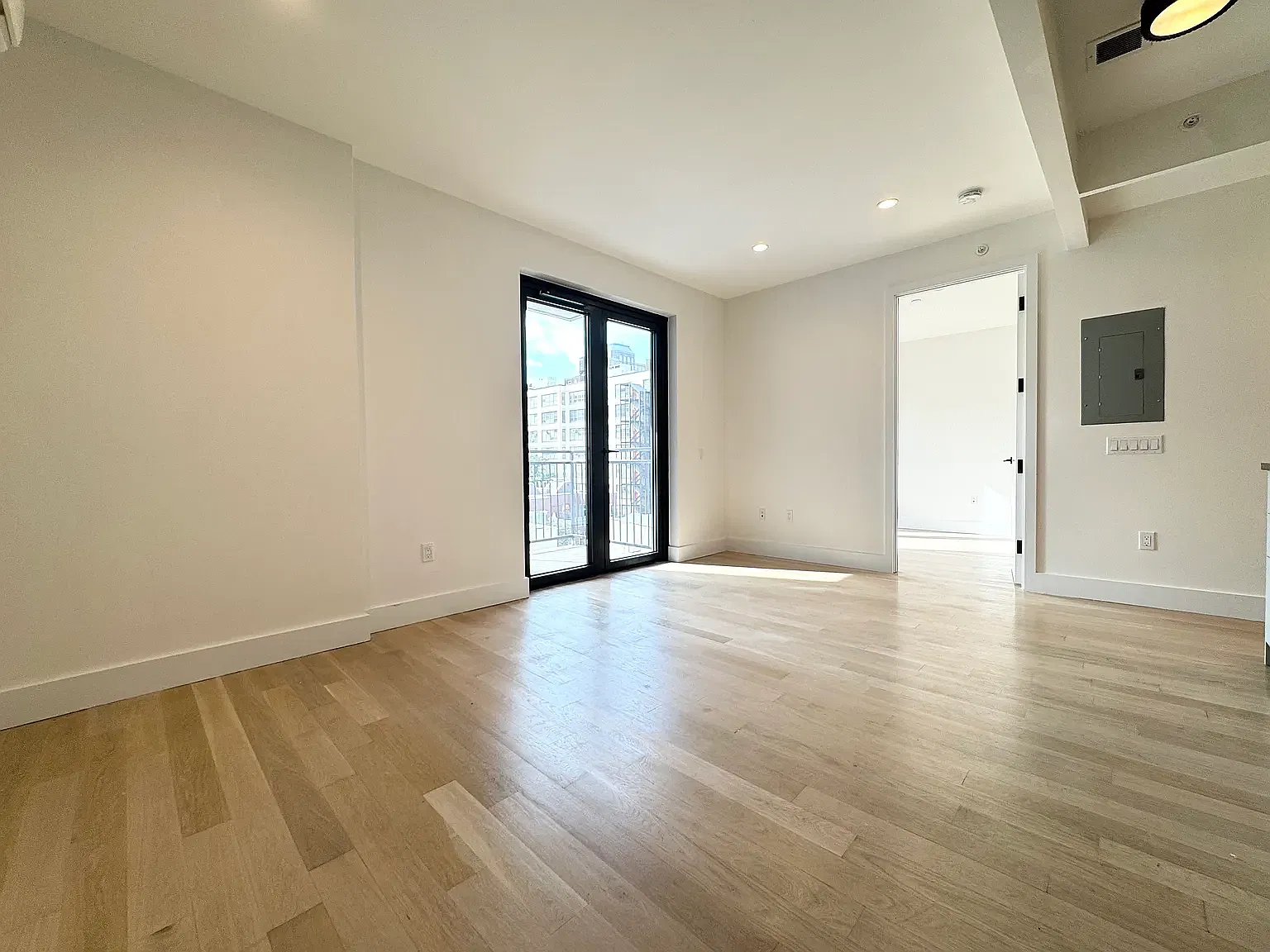 260 Gold Street — Photo 1