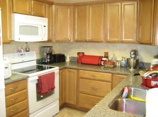 517 E Lake Cir, Chesapeake, VA 23322