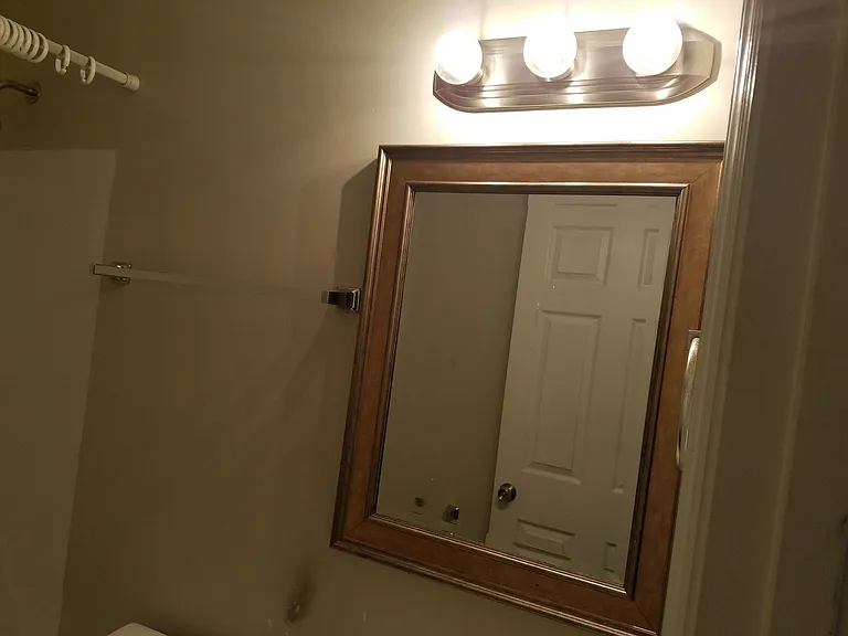 1421 Florence Ave — Photo 13