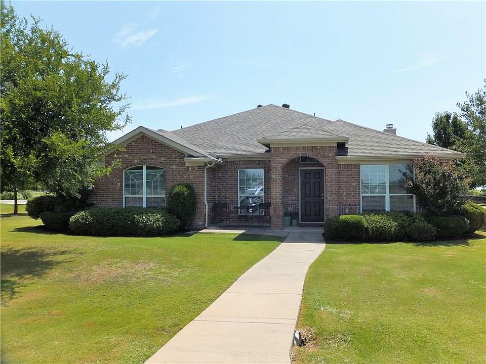 1st image of 131 Meadow Park Dr