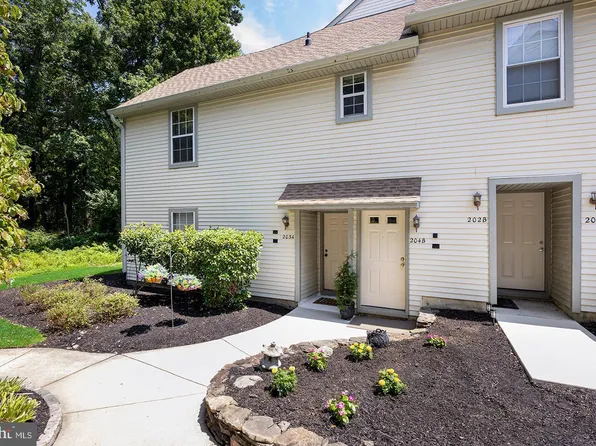 203 Harwood Ct, Mount Laurel, NJ 08054