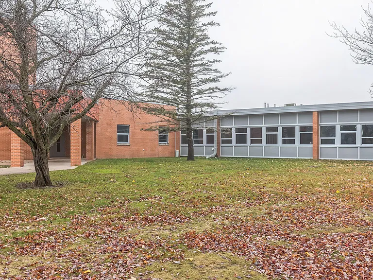 Lindoo School Apartments and Townhomes — Photo 8