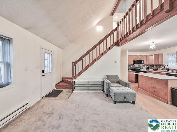 3rd image of 2114 Lakeview Rd