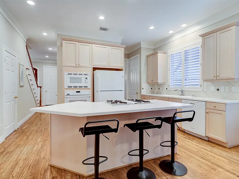 20 Annapolis Ct — Photo 6