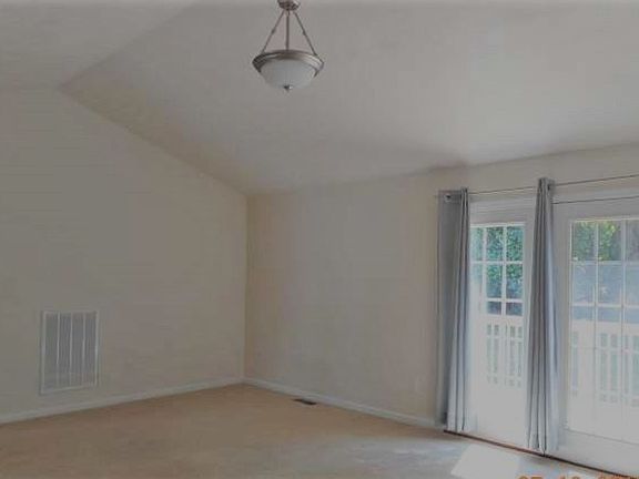 4th image of 245 Windsor Dr