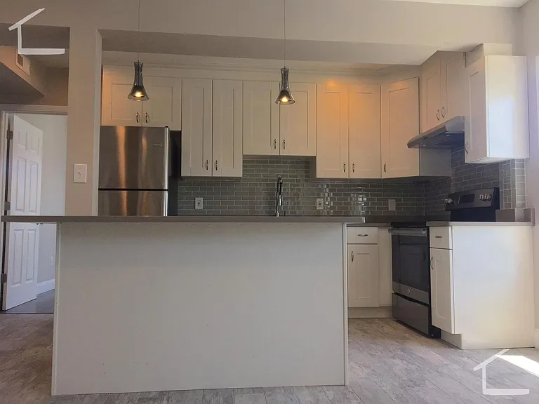 77 Linden St #2R — Photo 5