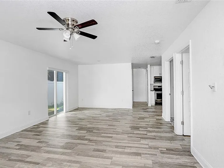 349 Honey Bee Ln — Photo 5