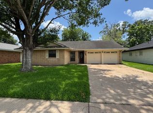 4812 Honeysuckle Ln, Pasadena, TX 77505