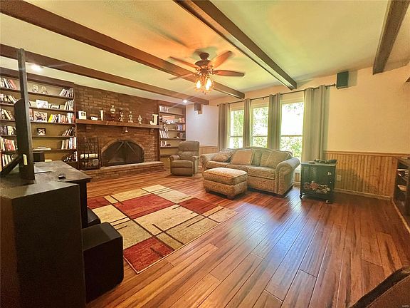 3rd image of 105 Red Bud Ln