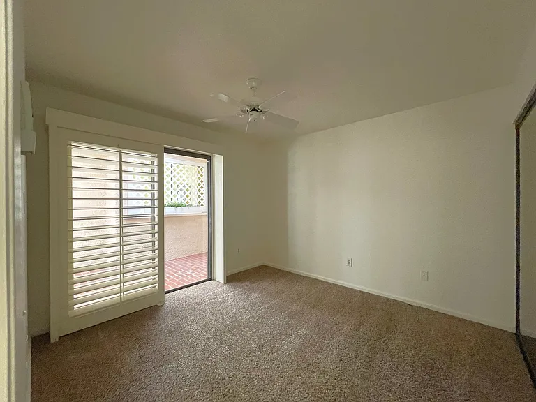 35 Malaga Dr — Photo 24