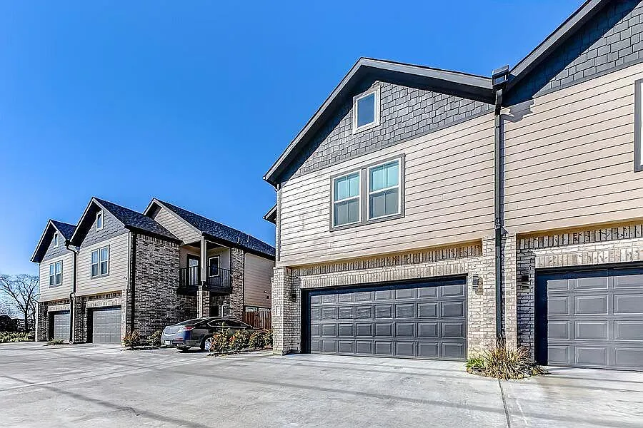 3 bed, 2.5 bath, $2,500 — Photo 3