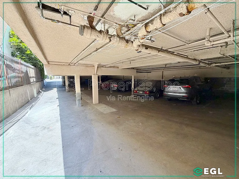 1032 N Gardner St #17 — Photo 10