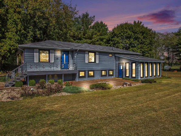 5869 River Rd, Sodus, MI 49126