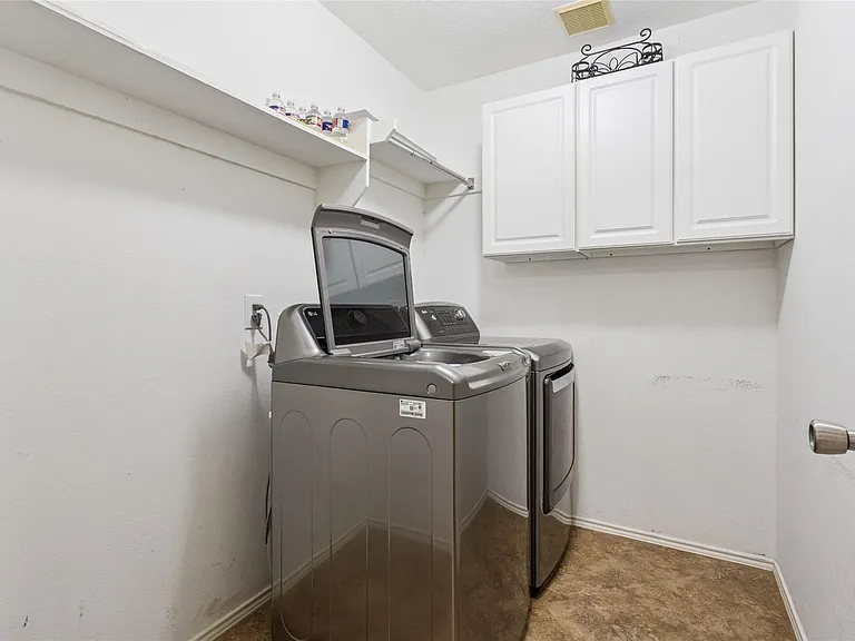10306 Logan Bridge Ln — Photo 23
