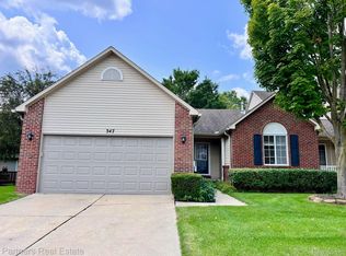 347 Woodfield Square Ln #106, Brighton, MI 48116
