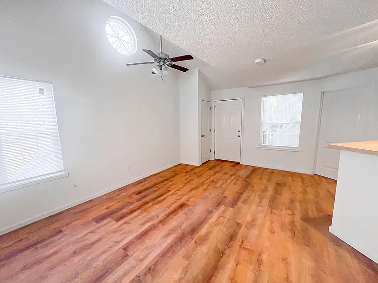 Heritage Apartments — Photo 20