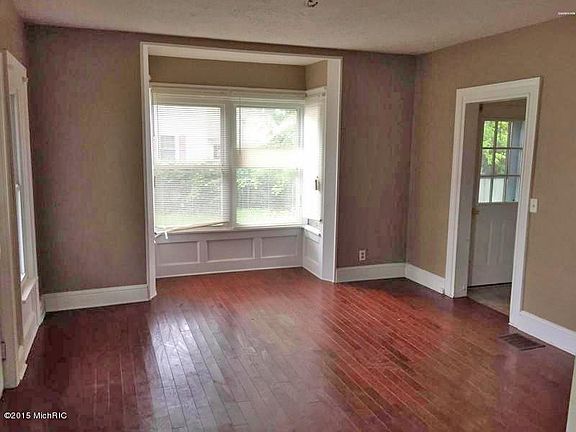 4th image of 1056 W Allegan St