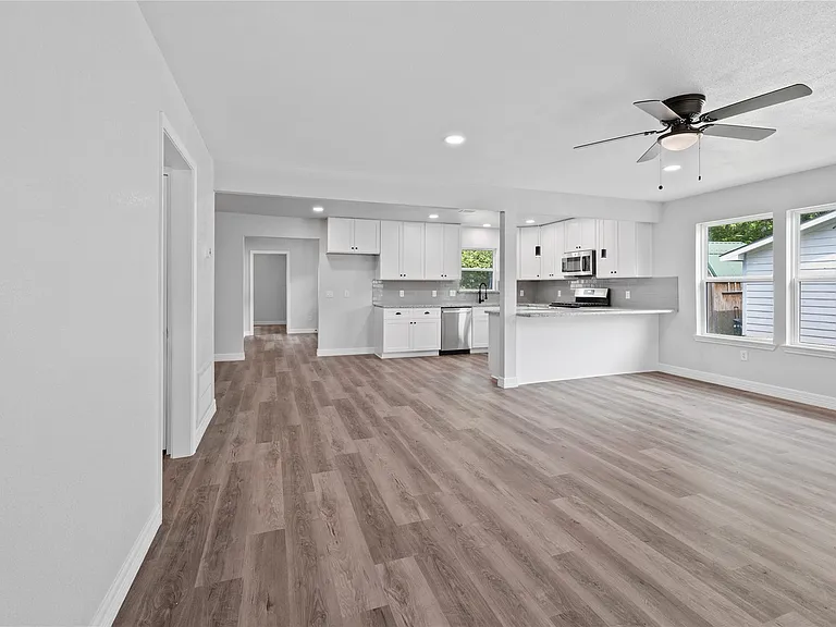 524 Dunnam Ave — Photo 3